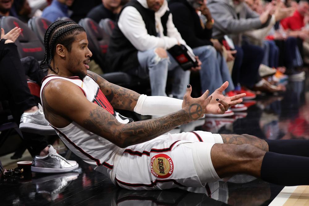 他显得越发 他显得越发